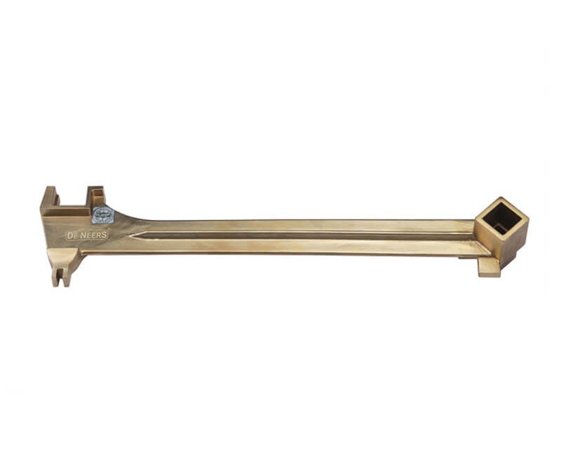 Drum Opener With Angular Bung Wrench